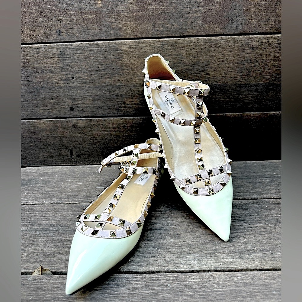 Valentino studded flats only worn once in perfect condition!!!